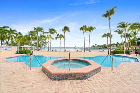 Day, Natural landscape, Pool view, Swimming pool, sunbed