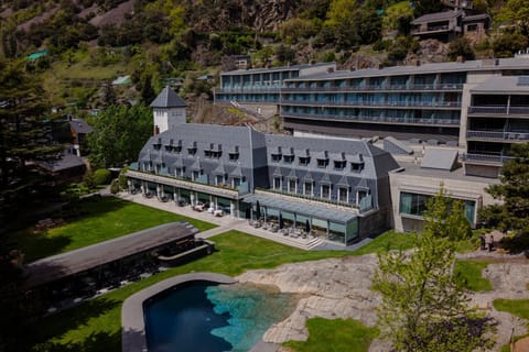 Property building, Restaurant/places to eat