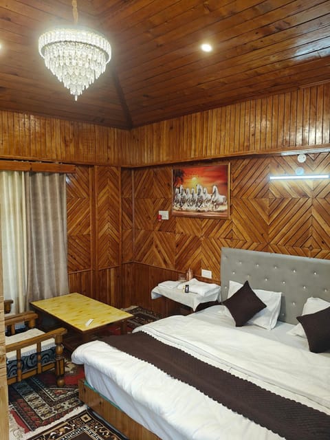 Property building, Restaurant/places to eat, Breakfast