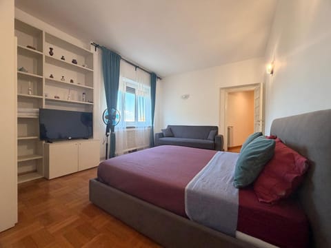 Living room, Photo of the whole room, Bedroom