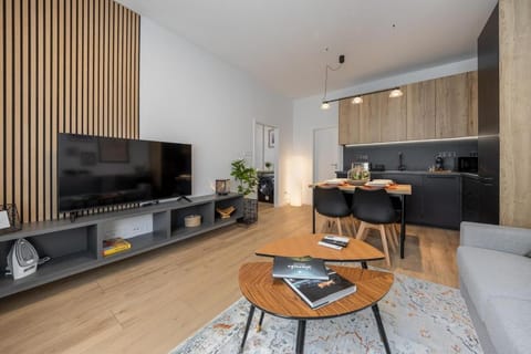 Communal lounge/ TV room, TV and multimedia, Kitchen or kitchenette, Living room, Seating area, Dining area, Evening entertainment