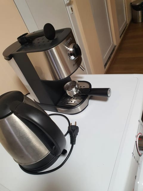 Coffee/tea facilities, Kitchen or kitchenette