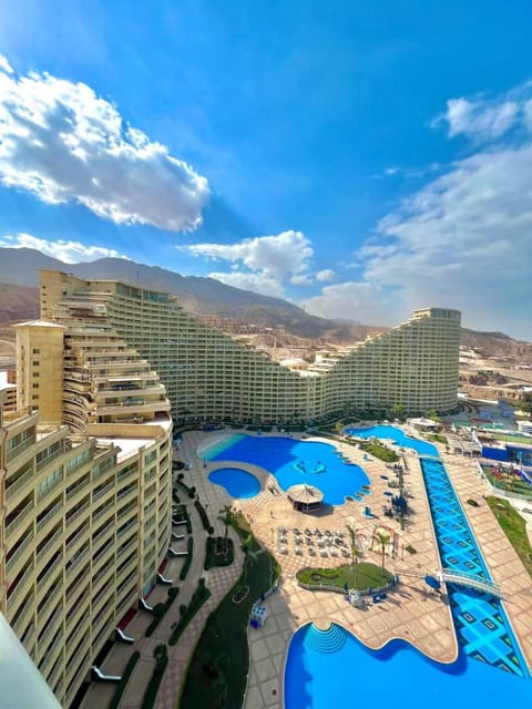 Nearby landmark, Day, Natural landscape, Bird's eye view, Mountain view, Pool view, Swimming pool, sunbed