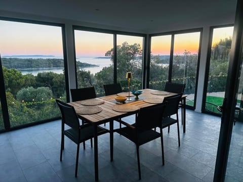Day, Natural landscape, View (from property/room), Balcony/Terrace, Dining area, Sea view
