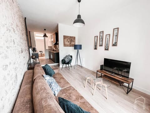 Communal lounge/ TV room, TV and multimedia, Living room