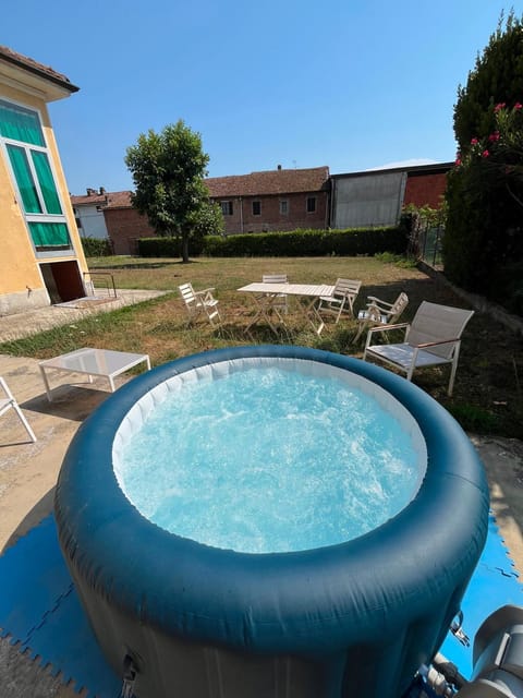 Day, Swimming pool