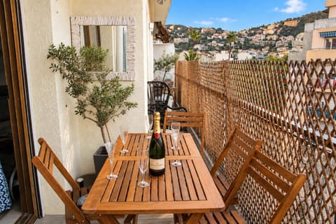 Natural landscape, View (from property/room), Balcony/Terrace, Dining area, Mountain view