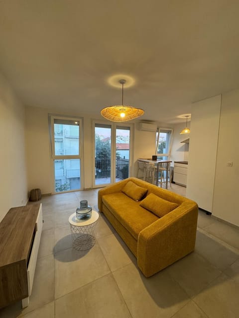 TV and multimedia, Kitchen or kitchenette, Living room