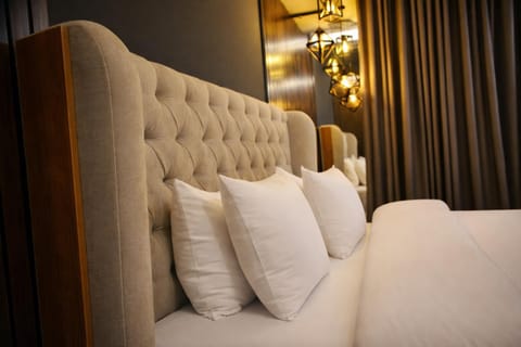 Bed, Living room, Photo of the whole room, Seating area, Bedroom