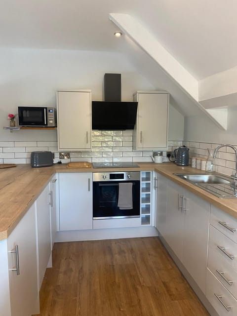 The White Hart Apartment Valley View Inn in Staffordshire Moorlands District