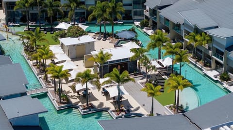 Property building, Swimming pool