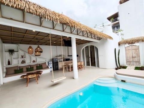 Balcony/Terrace, Balcony/Terrace, Swimming pool, Swimming pool