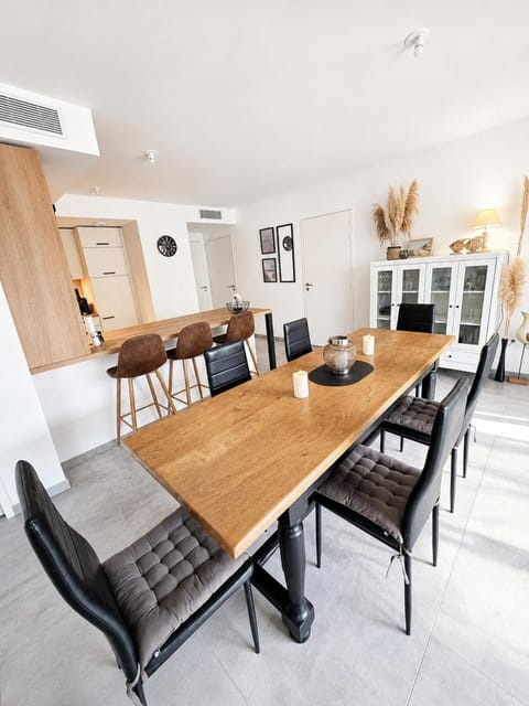 Dining area, heating, air conditioner