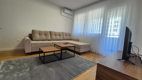 TV and multimedia, Living room, Seating area, air conditioner