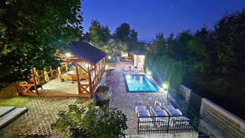 Patio, Night, Natural landscape, Garden, Garden, Garden view, Pool view, Swimming pool, Swimming pool, sunbed