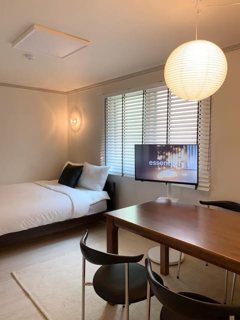 Seating area, Dining area, Bedroom