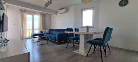 Living room, City view, Garden view, Mountain view, Sea view, Quiet street view