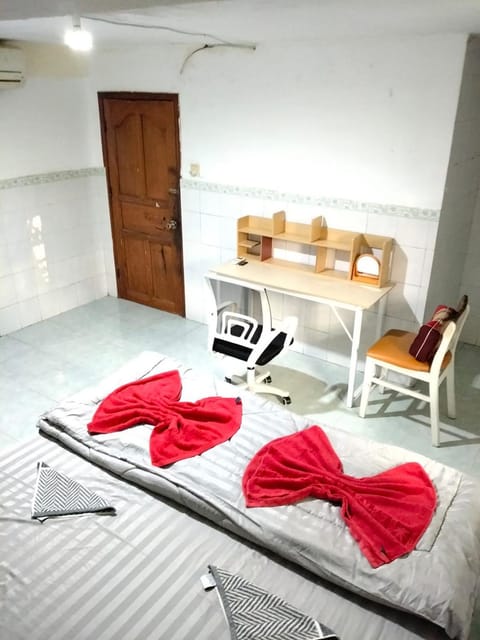 Bed, Bedroom, air conditioner