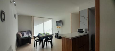 TV and multimedia, Kitchen or kitchenette, Living room, Seating area, Dining area