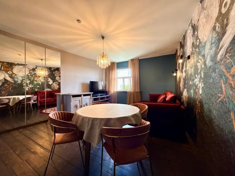 Living room, Seating area, Dining area