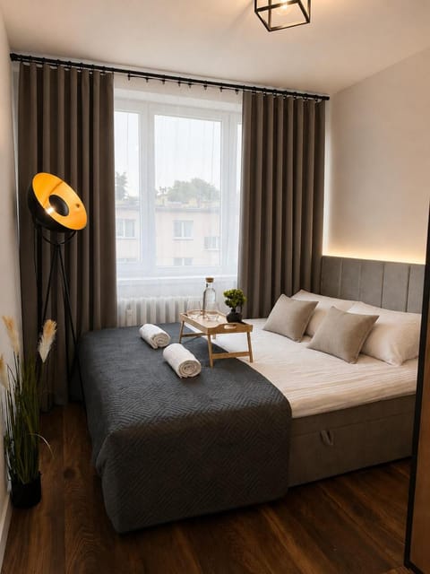 Photo of the whole room, Bedroom, towels