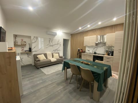 TV and multimedia, Kitchen or kitchenette, Seating area, Dining area, stove