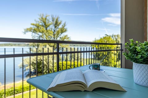Balcony/Terrace, Lake view