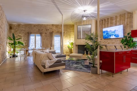 TV and multimedia, Kitchen or kitchenette, Living room