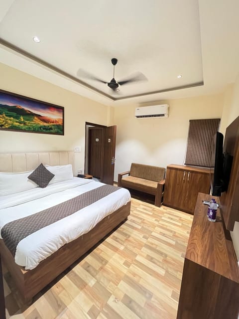 Bed, Bedroom, air conditioner