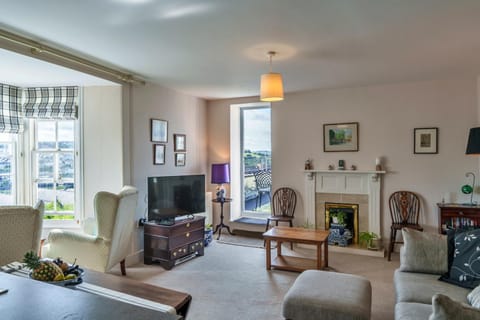 Communal lounge/ TV room, Living room