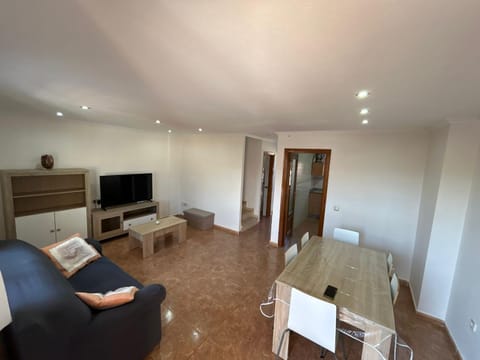Communal lounge/ TV room, TV and multimedia, Living room, Seating area, Evening entertainment