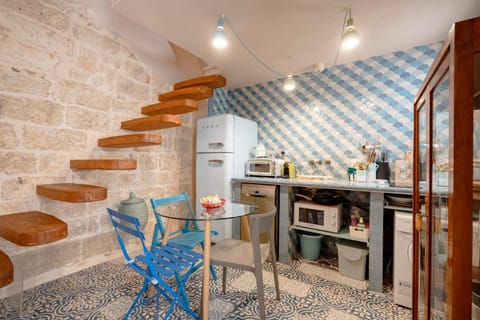 Kitchen or kitchenette, Dining area, dishwasher, oven, stove