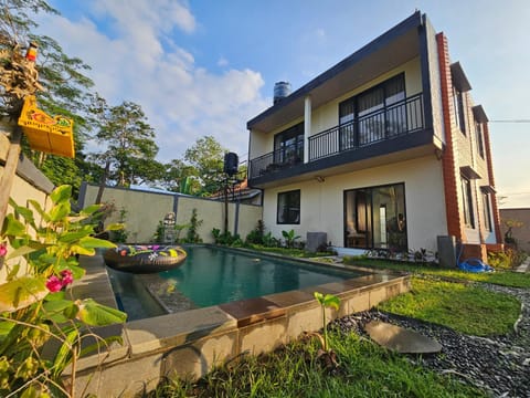 Garden, Swimming pool