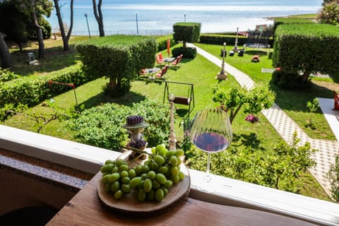 Garden view, Sea view