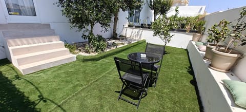 Property building, Patio, Day, Garden, Garden view