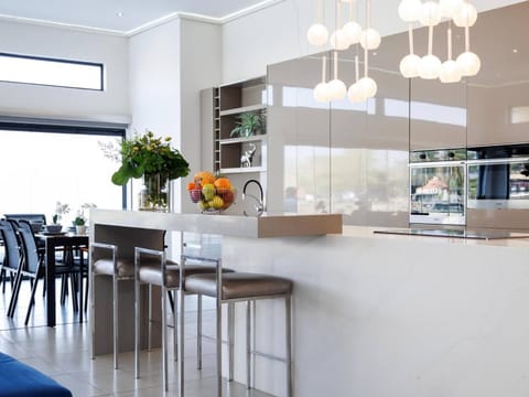 Dining area, kitchen