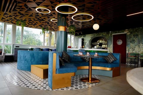 Restaurant/places to eat, Seating area