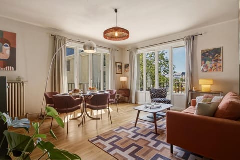 Living room, Seating area, internet