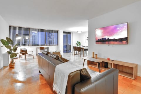 TV and multimedia, Living room, Seating area, Evening entertainment