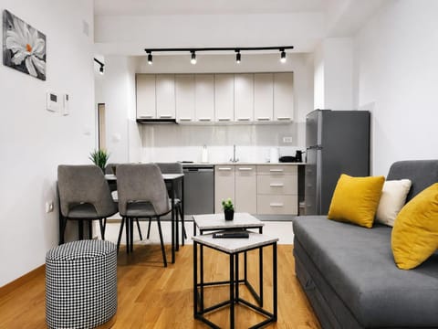 Kitchen or kitchenette, Living room, Seating area, Dining area