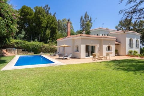 Day, Natural landscape, Garden, Pool view, Swimming pool, Swimming pool, sunbed