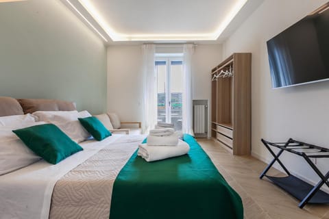 Bed, TV and multimedia, Photo of the whole room, Bedroom, towels, air conditioner
