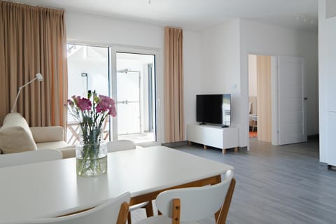 Communal lounge/ TV room, Living room, Seating area, Dining area