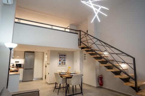 Property building, Kitchen or kitchenette, Photo of the whole room, Decorative detail, Dining area, Guests, Breakfast, young children, older children, group of guests, Family, internet, oven, kitchen, air conditioner