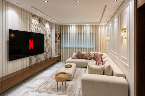 TV and multimedia, Living room, Evening entertainment