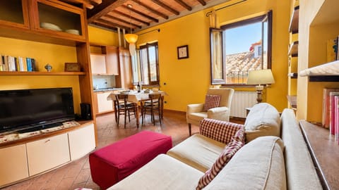 TV and multimedia, Living room, City view