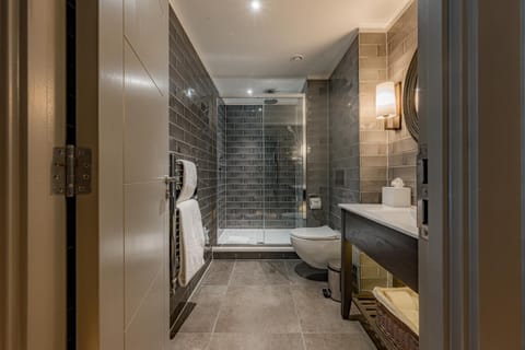 Shower, Bathroom, towels