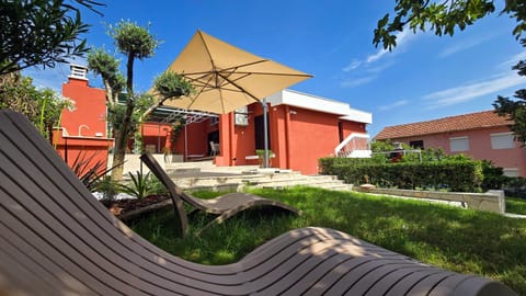Property building, Day, Garden, Garden view