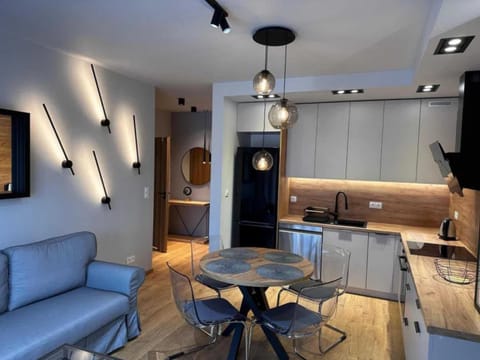 TV and multimedia, Kitchen or kitchenette, Living room, Seating area, Dining area