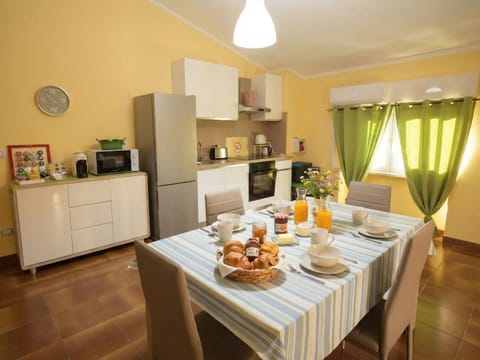 Kitchen or kitchenette, kitchen, kitchen